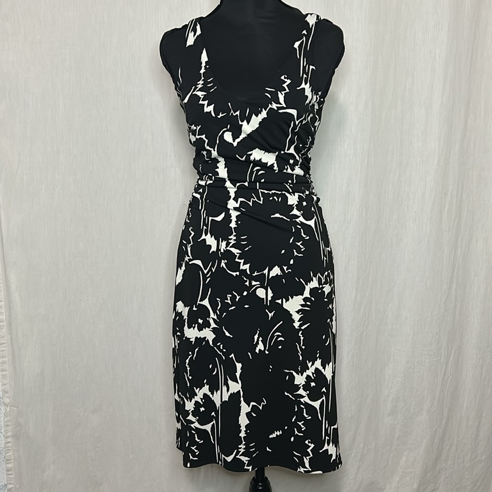Express Floral Dress - Scoop Neck | Size 2
| Black & White